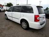 Used 2016 Chrysler Town & Country Touring image 4