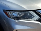 Used 2017 Nissan Rogue SV image 4