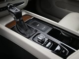 Used 2021 Volvo XC60 T6 Momentum w/ Premium Package image 5