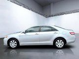 Used 2010 Toyota Camry LE image 2