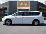 Used 2022 Chrysler Pacifica Touring-L image 2