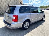 Used 2014 Chrysler Town & Country Touring-L image 4