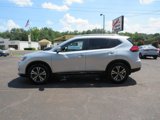 Used 2017 Nissan Rogue SL image 2