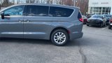 New 2025 Chrysler Pacifica Select image 4