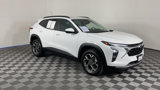 Used 2025 Chevrolet Trax LT image 2