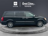 Used 2014 Chrysler Town & Country Touring-L w/ Driver Convenience Group image 6