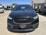 Used 2022 Chrysler Pacifica Touring-L w/ Uconnect Theater Family Group image 3