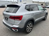 Certified 2022 Volkswagen Taos SE image 6