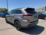 Used 2019 Toyota Highlander SE image 3