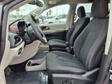 Used 2017 Chrysler Pacifica Touring image 4