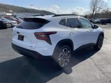 New 2025 Chevrolet Trax RS w/ Sunroof Package image 3