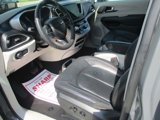 Used 2022 Chrysler Pacifica Touring-L image 4