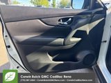 Used 2017 Nissan Rogue SV image 3