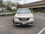 Used 2014 Chrysler Town & Country Touring image 3