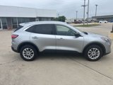 Used 2022 Ford Escape SE image 2