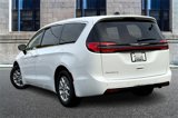 New 2025 Chrysler Pacifica Select image 3