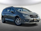 Used 2023 Chrysler Pacifica Limited image 2