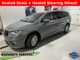 Used 2023 Chrysler Pacifica Touring-L image 3