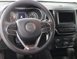 Used 2019 Jeep Cherokee Latitude w/ Popular Appearance Group image 4
