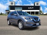 Used 2018 Nissan Rogue SV image 2