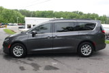 Used 2022 Chrysler Pacifica Touring-L image 4