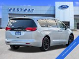 Used 2022 Chrysler Voyager LX image 4