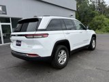 Used 2023 Jeep Grand Cherokee Laredo w/ Luxury Tech Group I image 3