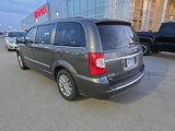 Used 2015 Chrysler Town & Country Touring-L image 4