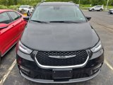 Used 2022 Chrysler Pacifica Touring-L image 2