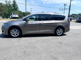 Used 2018 Chrysler Pacifica Touring-L Plus w/ Tire & Wheel Group image 4