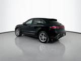 Certified 2024 Porsche Macan image 3