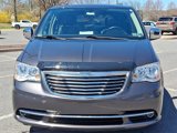 Used 2016 Chrysler Town & Country Touring-L image 4
