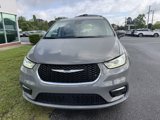 Used 2021 Chrysler Pacifica Touring-L image 3