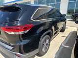Used 2018 Toyota Highlander SE image 4