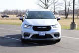 Used 2023 Chrysler Pacifica Touring-L image 6