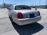 Used 2000 Lincoln Town Car Signature image 3