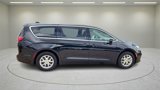 Used 2023 Chrysler Pacifica Touring-L image 2