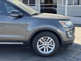 Used 2017 Ford Explorer XLT image 3