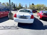 Used 2005 Lincoln Town Car Signature Limited image 3