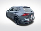 Used 2022 Volkswagen Tiguan SE R-Line image 3