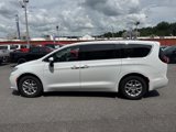 Used 2023 Chrysler Pacifica Touring-L image 6