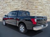 Used 2019 Nissan Titan SV image 3