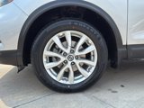 Used 2018 Nissan Rogue SV image 3