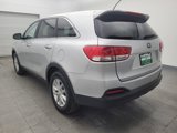 Used 2017 Kia Sorento L image 5