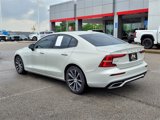 Used 2021 Volvo S60 T5 Momentum image 5