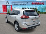 Used 2017 Nissan Rogue SV image 3