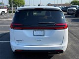 New 2025 Chrysler Pacifica Select image 4