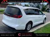 Used 2022 Chrysler Pacifica Touring-L image 4