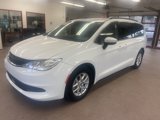 Used 2021 Chrysler Voyager Lxi image 3