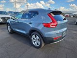 Used 2022 Volvo XC40 T4 Momentum image 4